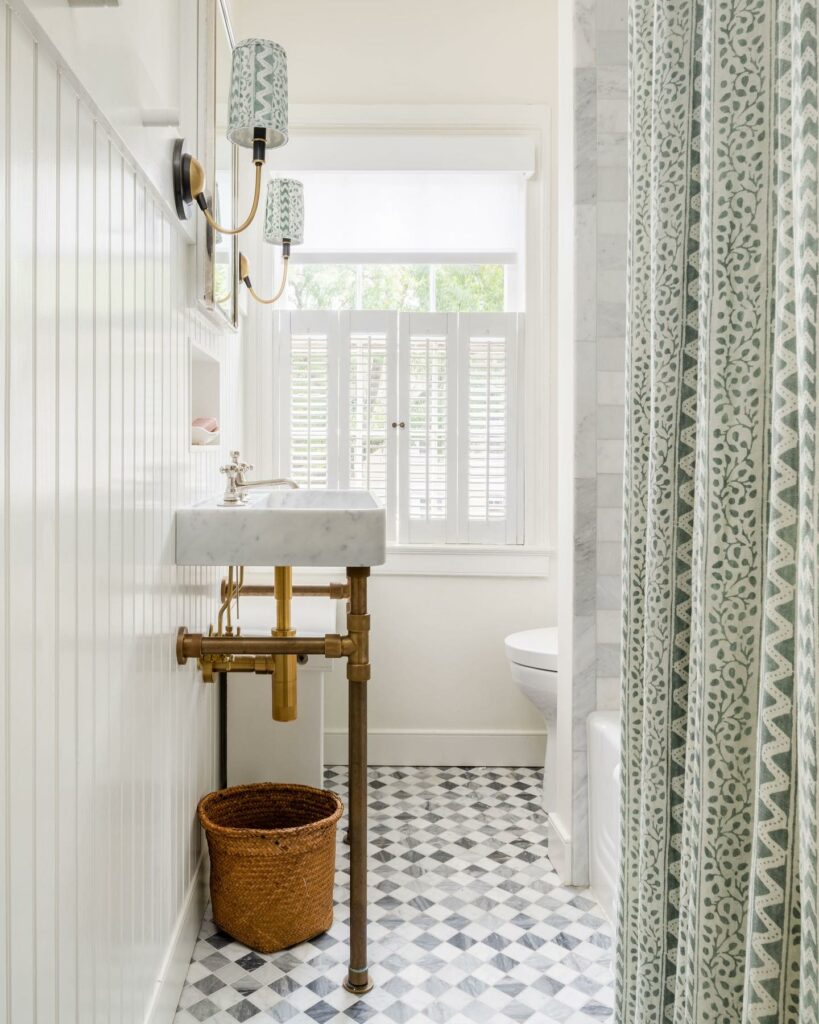 Narrow Bathroom Design