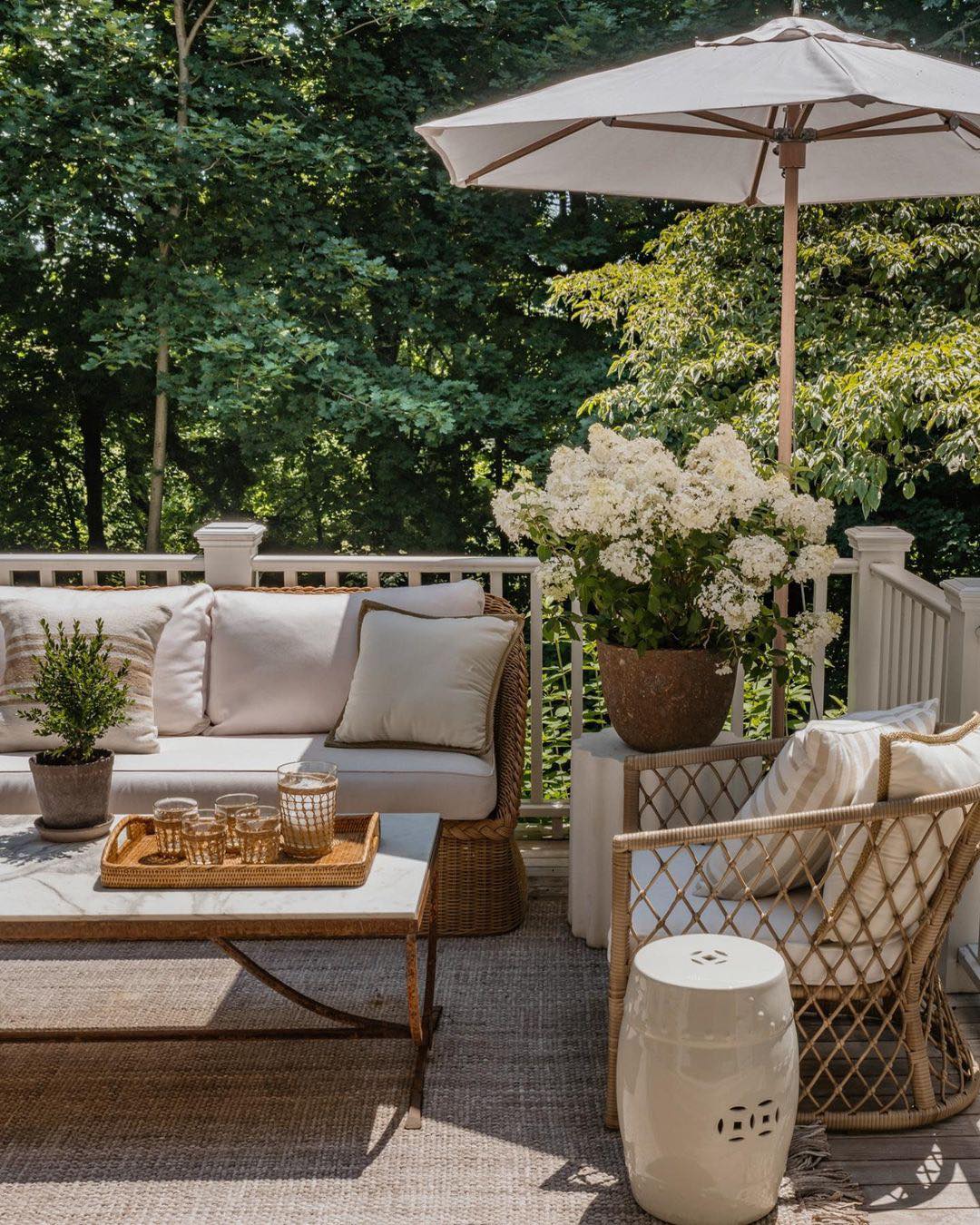 Neutral Summer Patio Decor