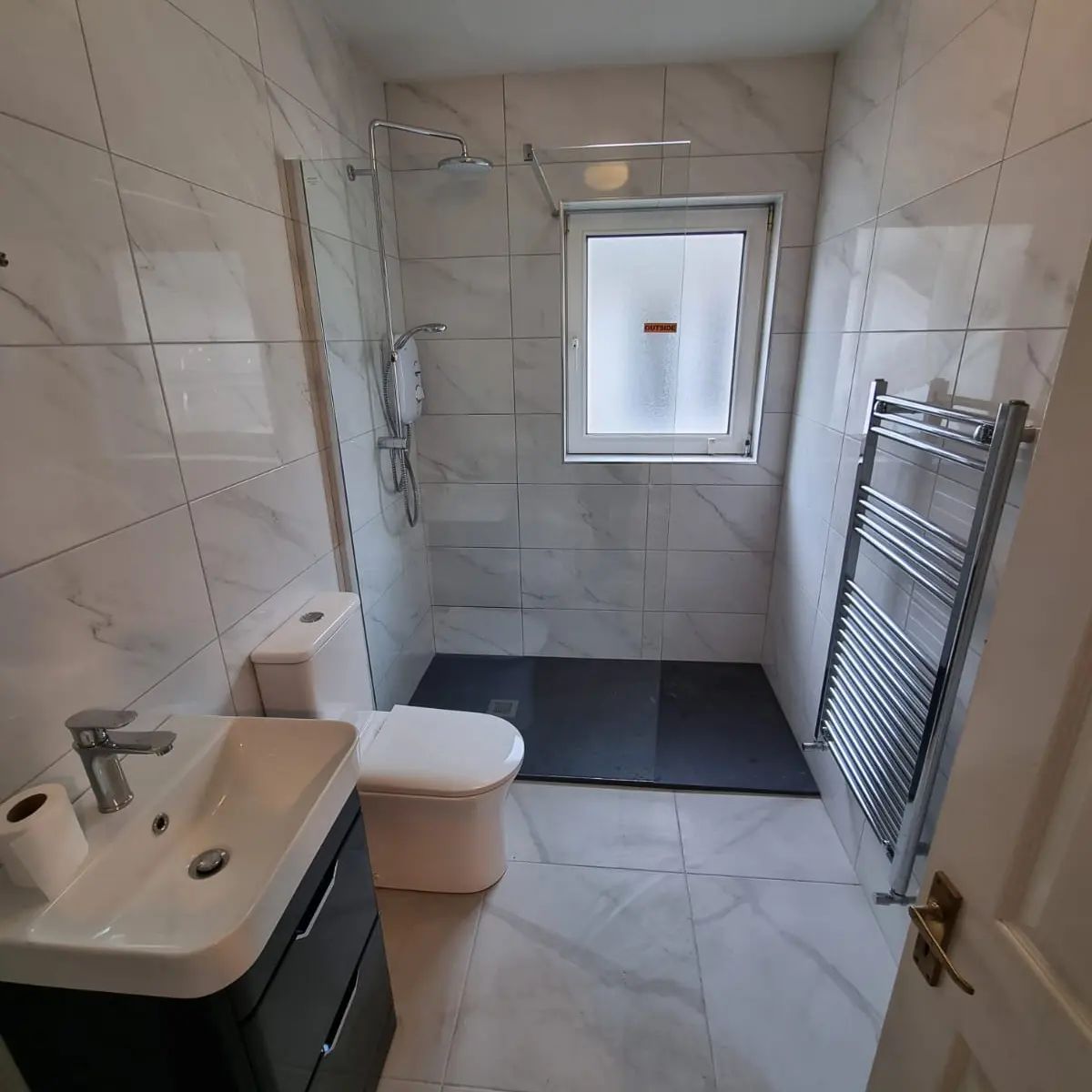 Traditional Small Full Bathroom Decor