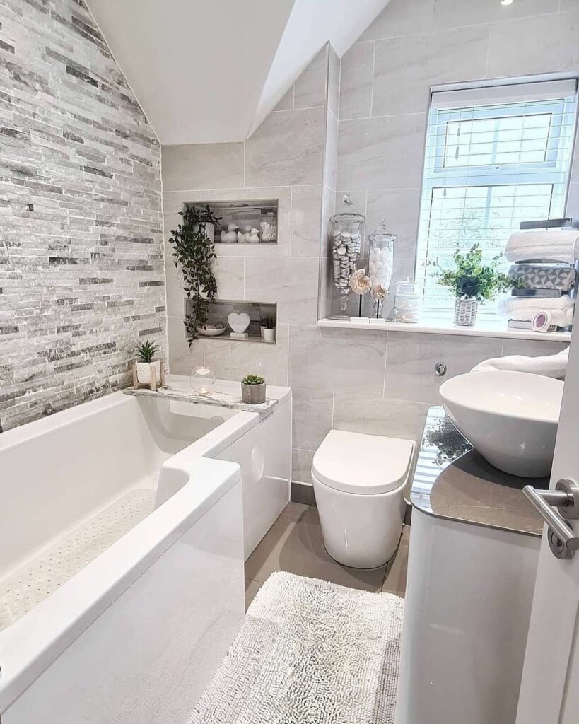 White Small Full Bathroom Decor
