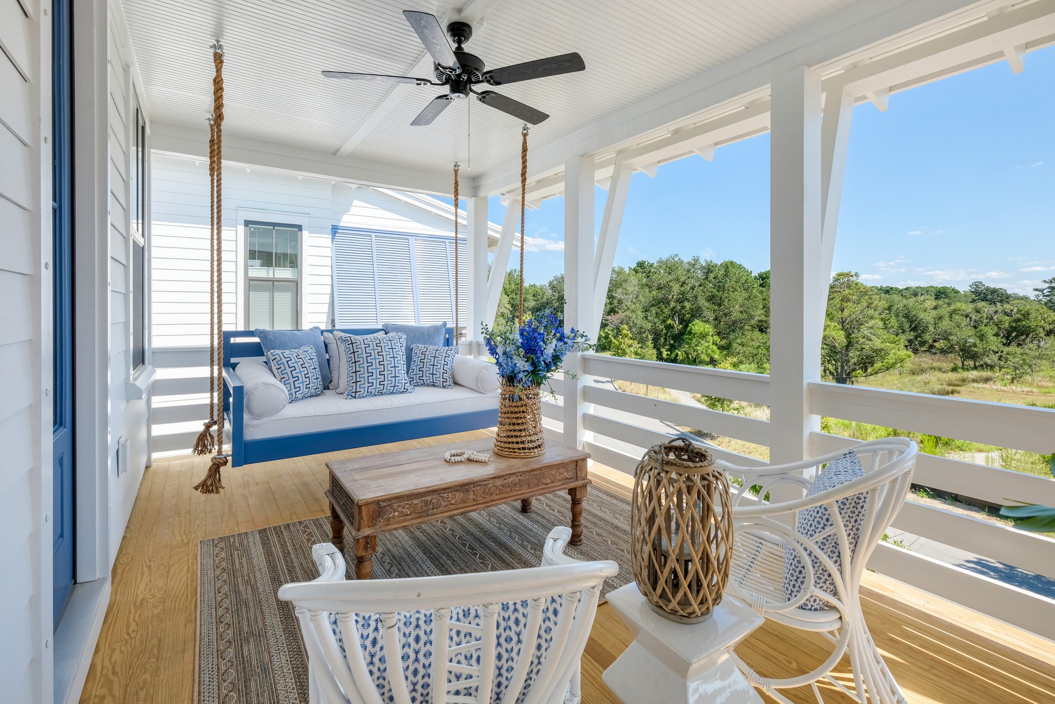 Elegant Front Porch Decor