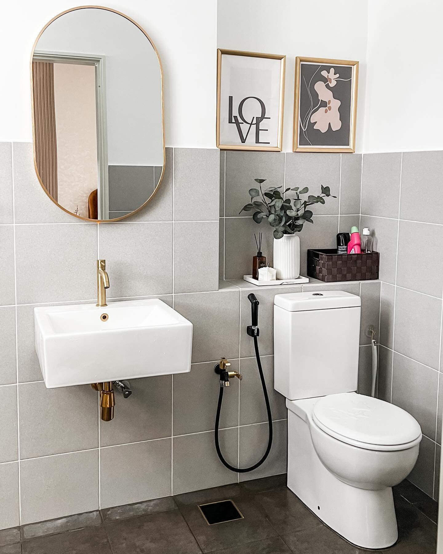 Stylish Behind Toilet Decor