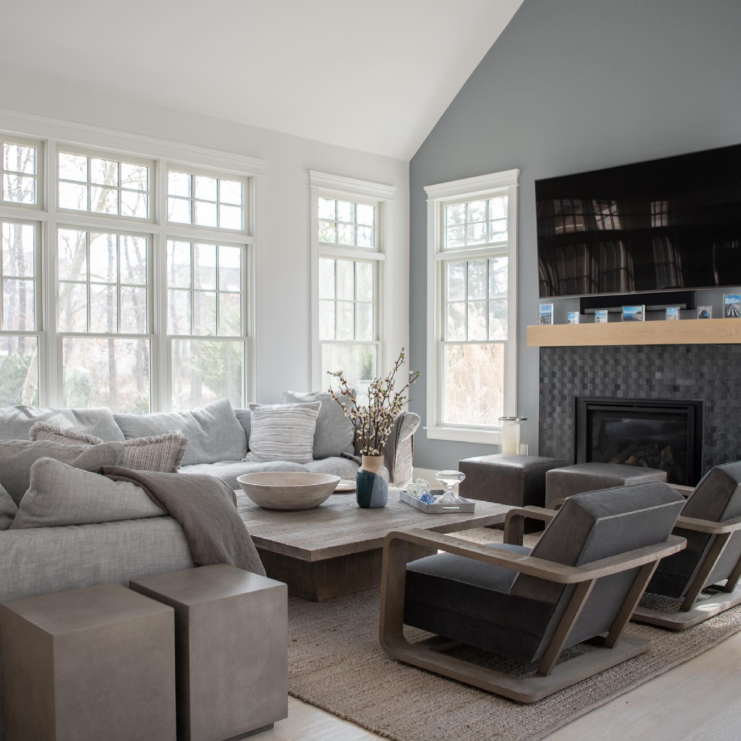 Chic Seaside Living Room Decor