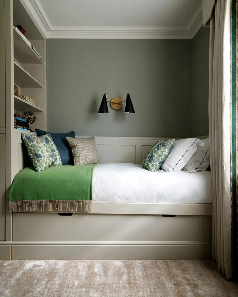 Minimal Small Bedroom Space