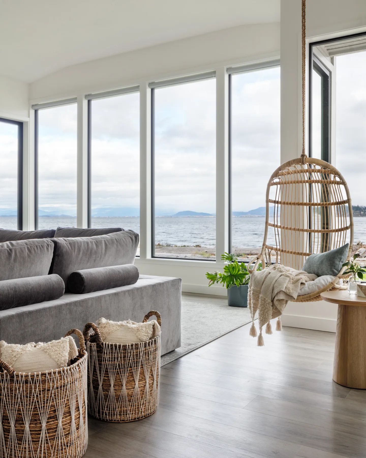 Minimalist Beach Style Living Room