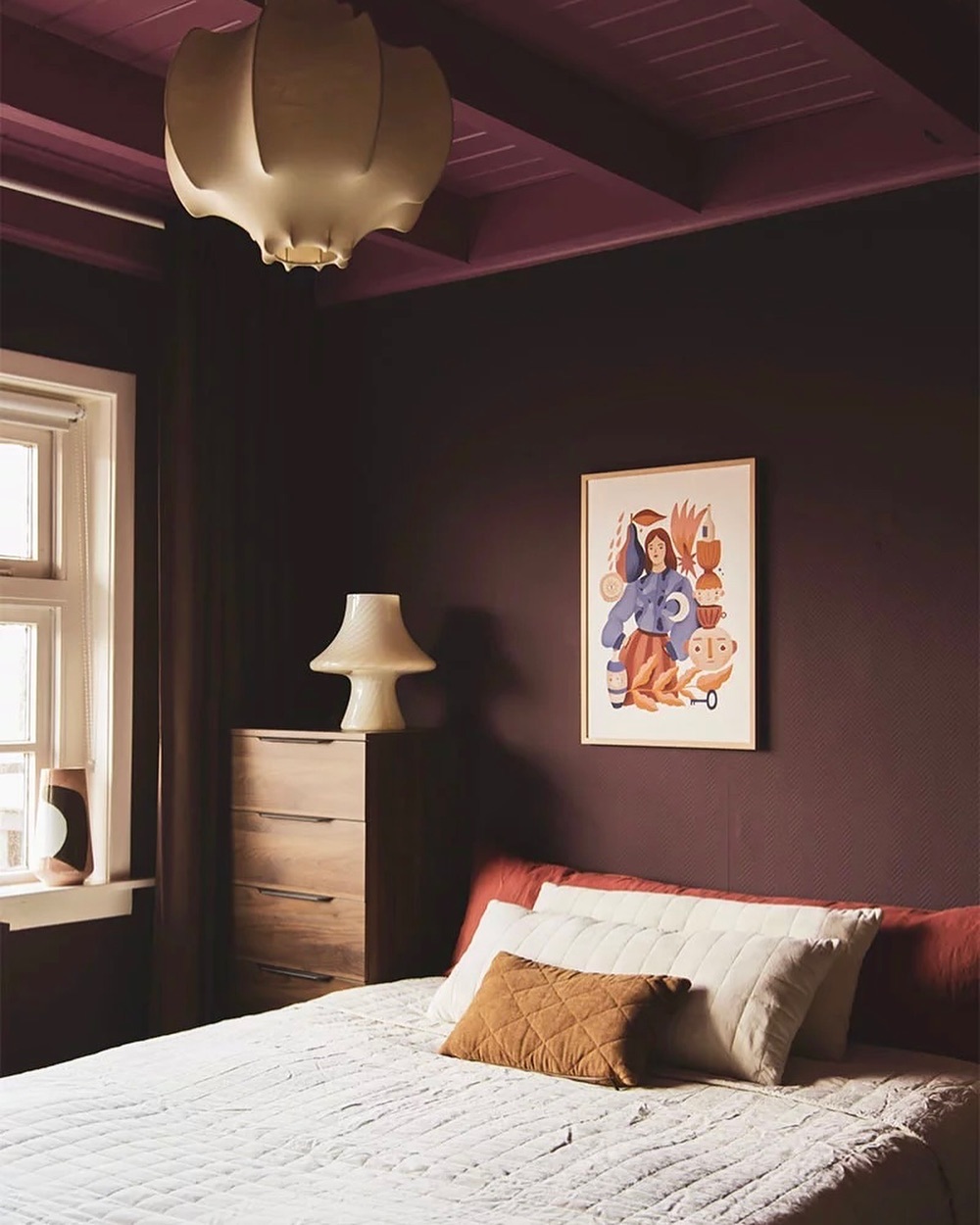 Warm and cocoon bedroom decor