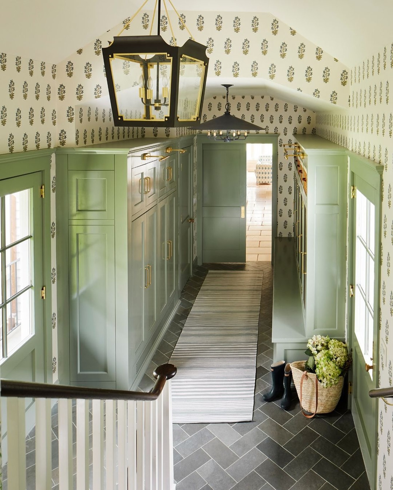 Charming Entry Way Mudroom