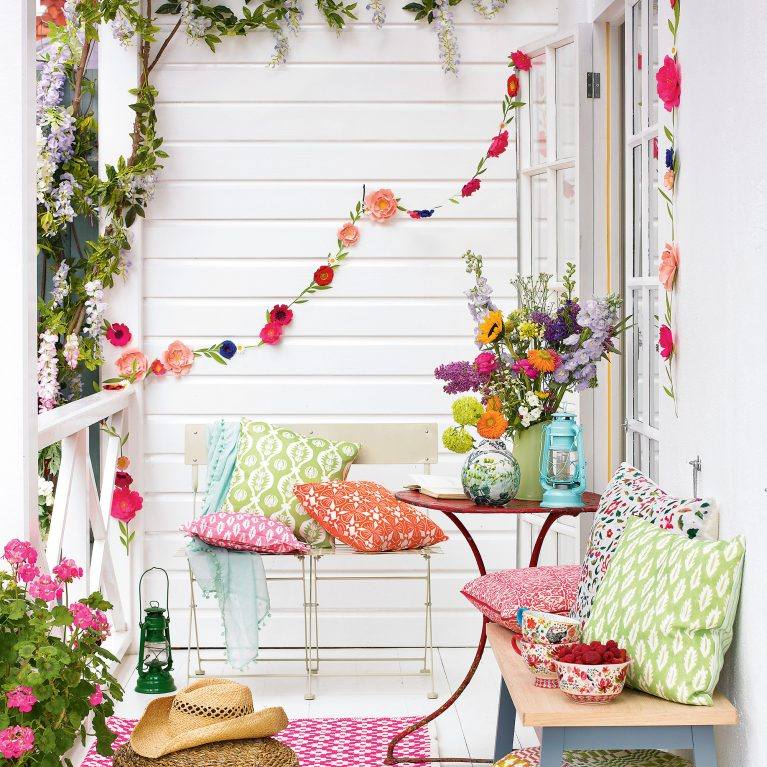 Cozy Vintage Balcony Decor