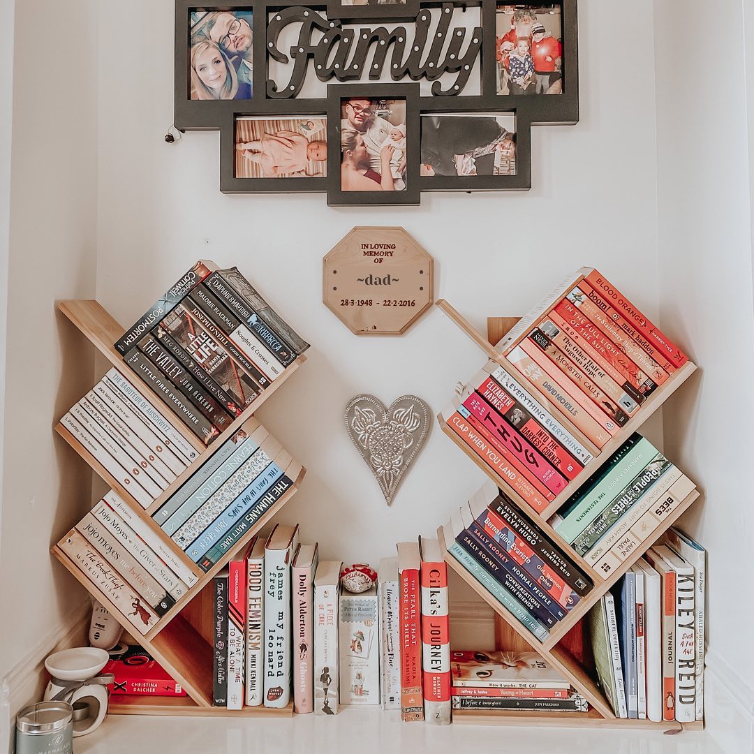 Simple Table Bookshelf Design
