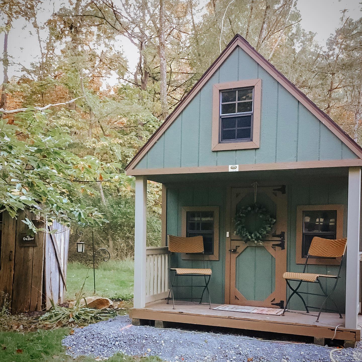 Cabin Style Guest House Decor