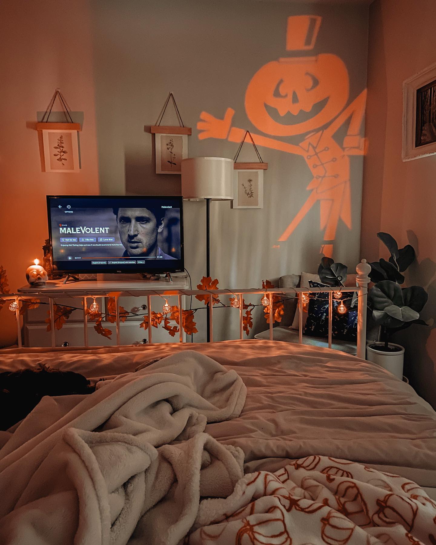 Fall Halloween Bedroom Decor