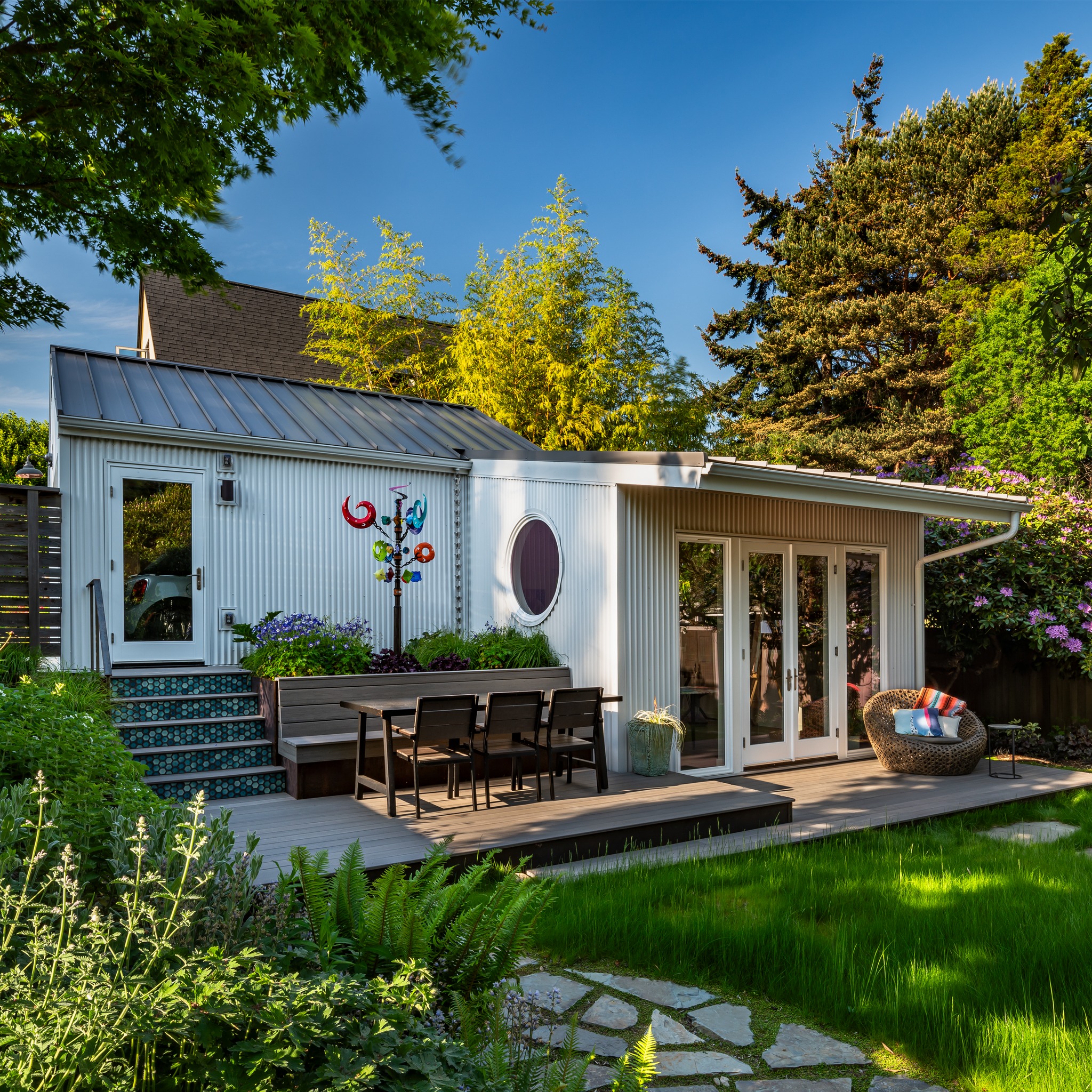 Modern Cottage Backyard Guest House