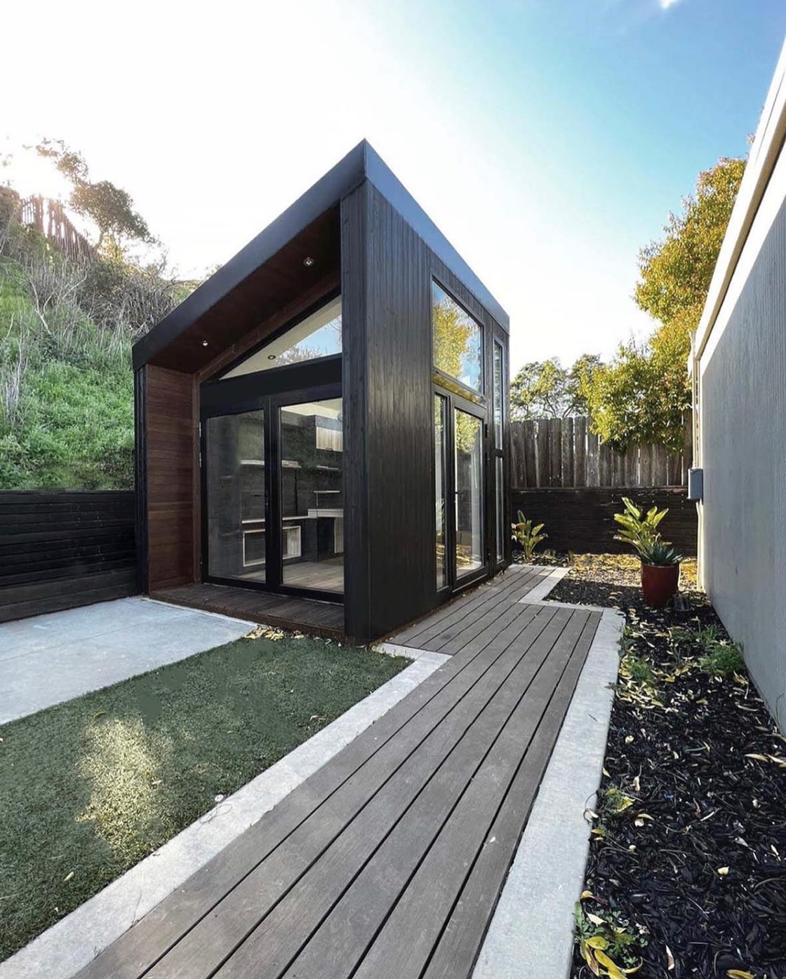 Small Studio Backyard Guest House Decor