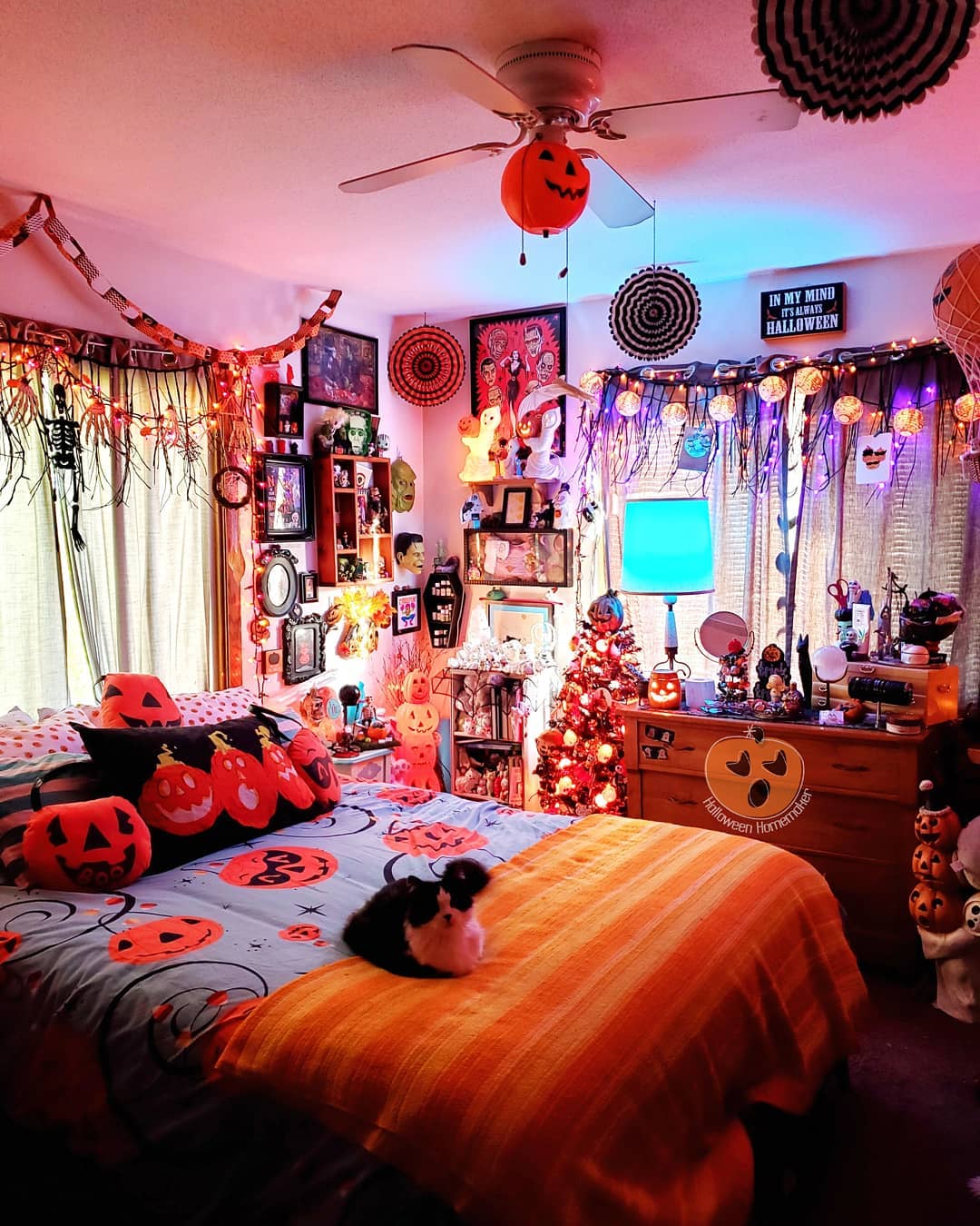 Vintage Halloween Bedroom Decor